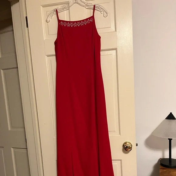 HP💃🏼Jessica McClintock red formal dress w/rhinestones. Fully lined. Size 5/6 - Picture 1 of 3
